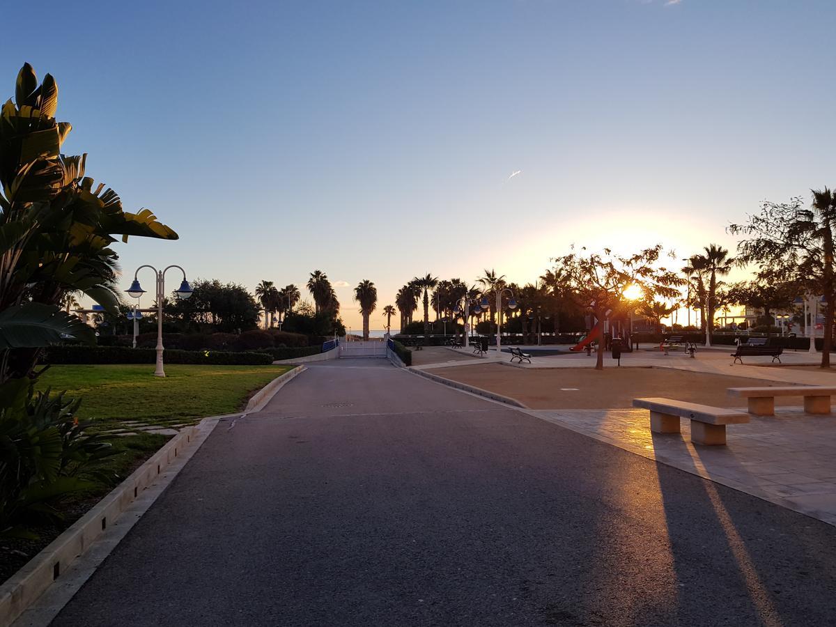 Apartamento frente al mar Valenza Esterno foto